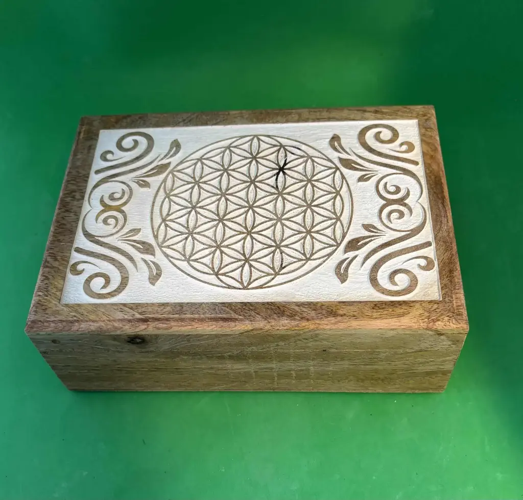 Boîte en bois avec Fleur de Vie