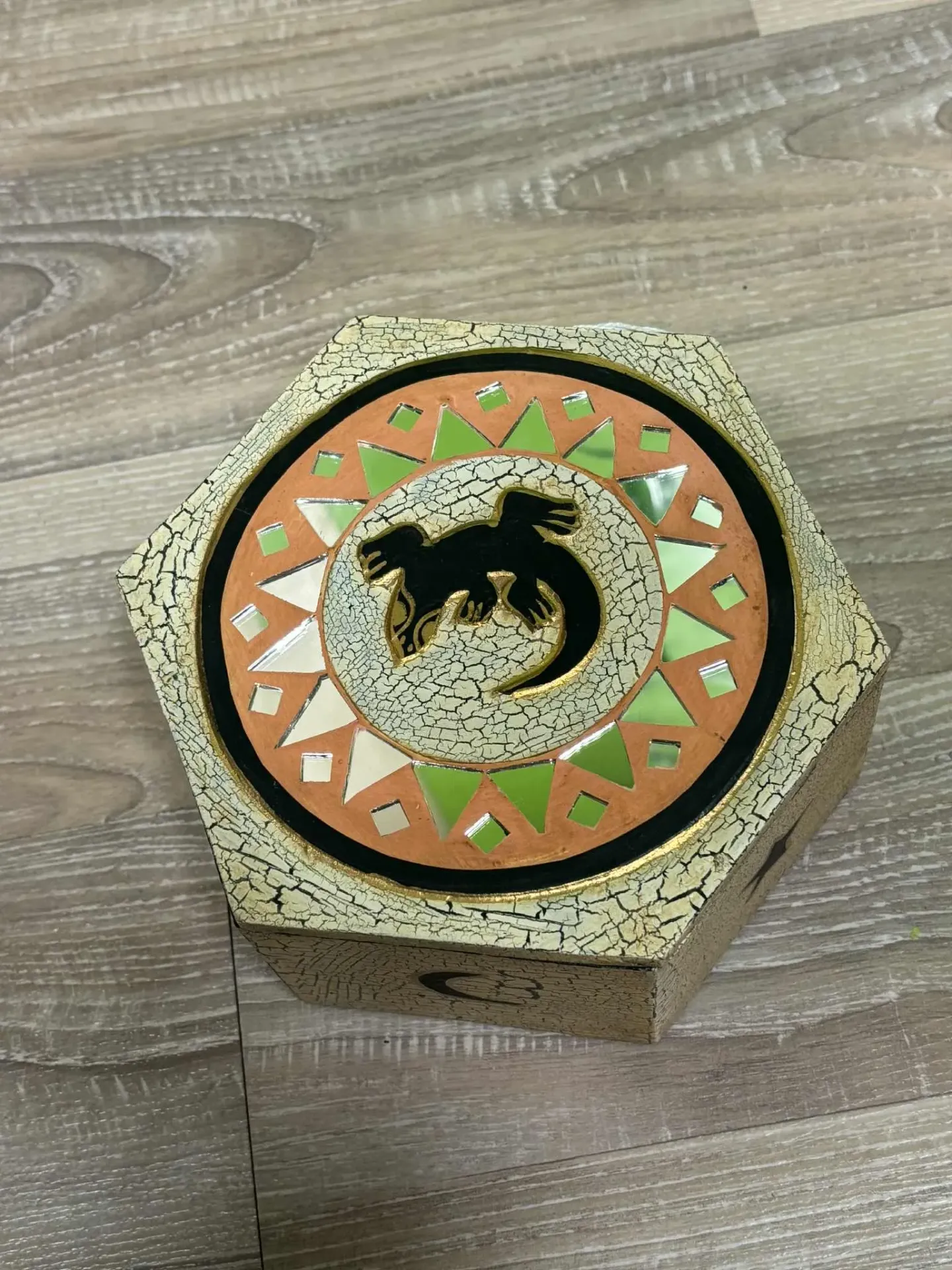 Boite Salamandre hexagonal