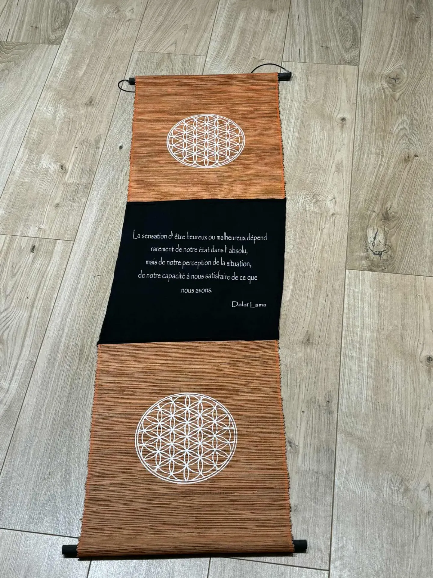 [TIS014] Bannière tissus messages sur rouleaux bois