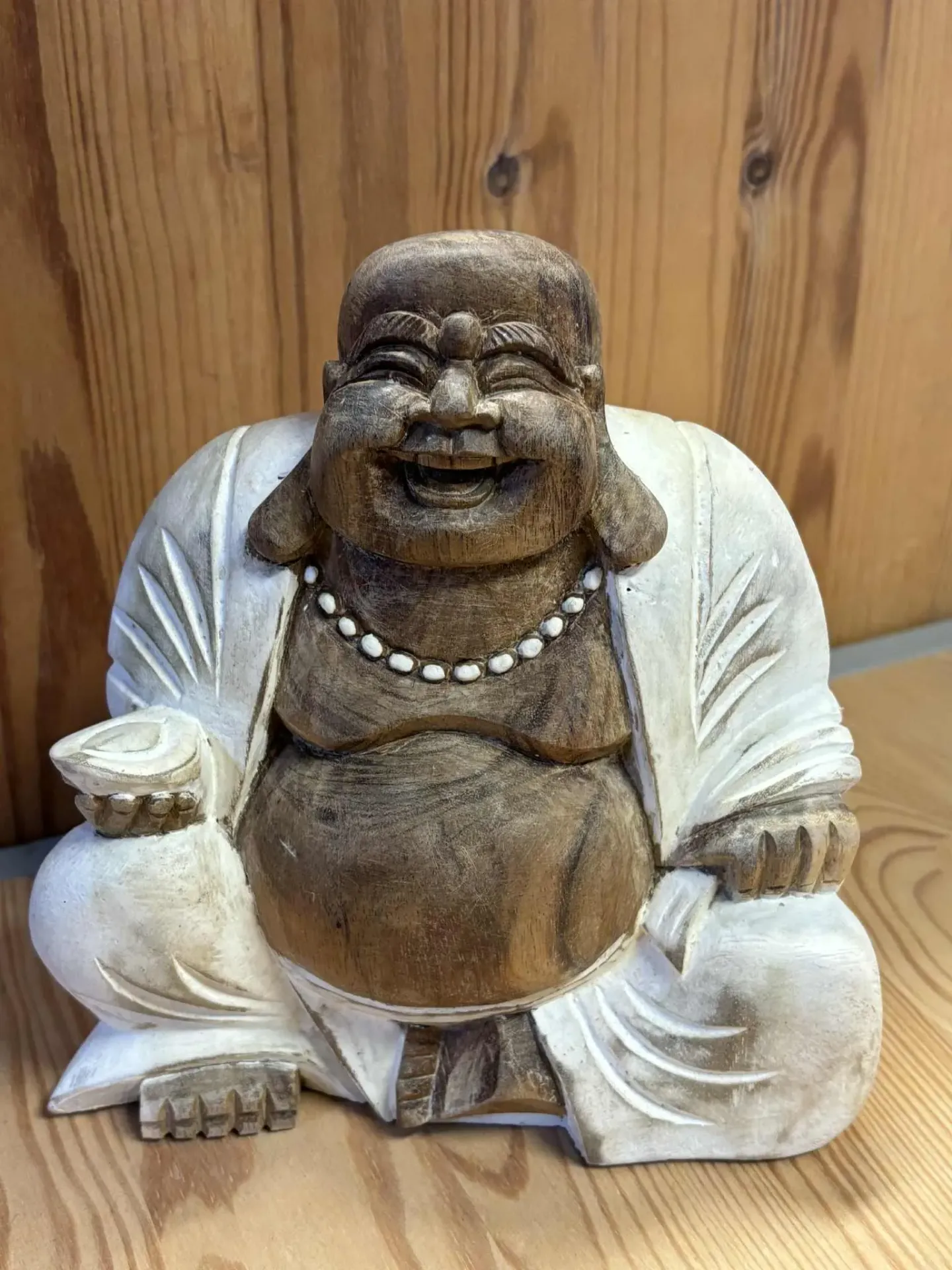 Bouddha rieur bicolore en bois de suar