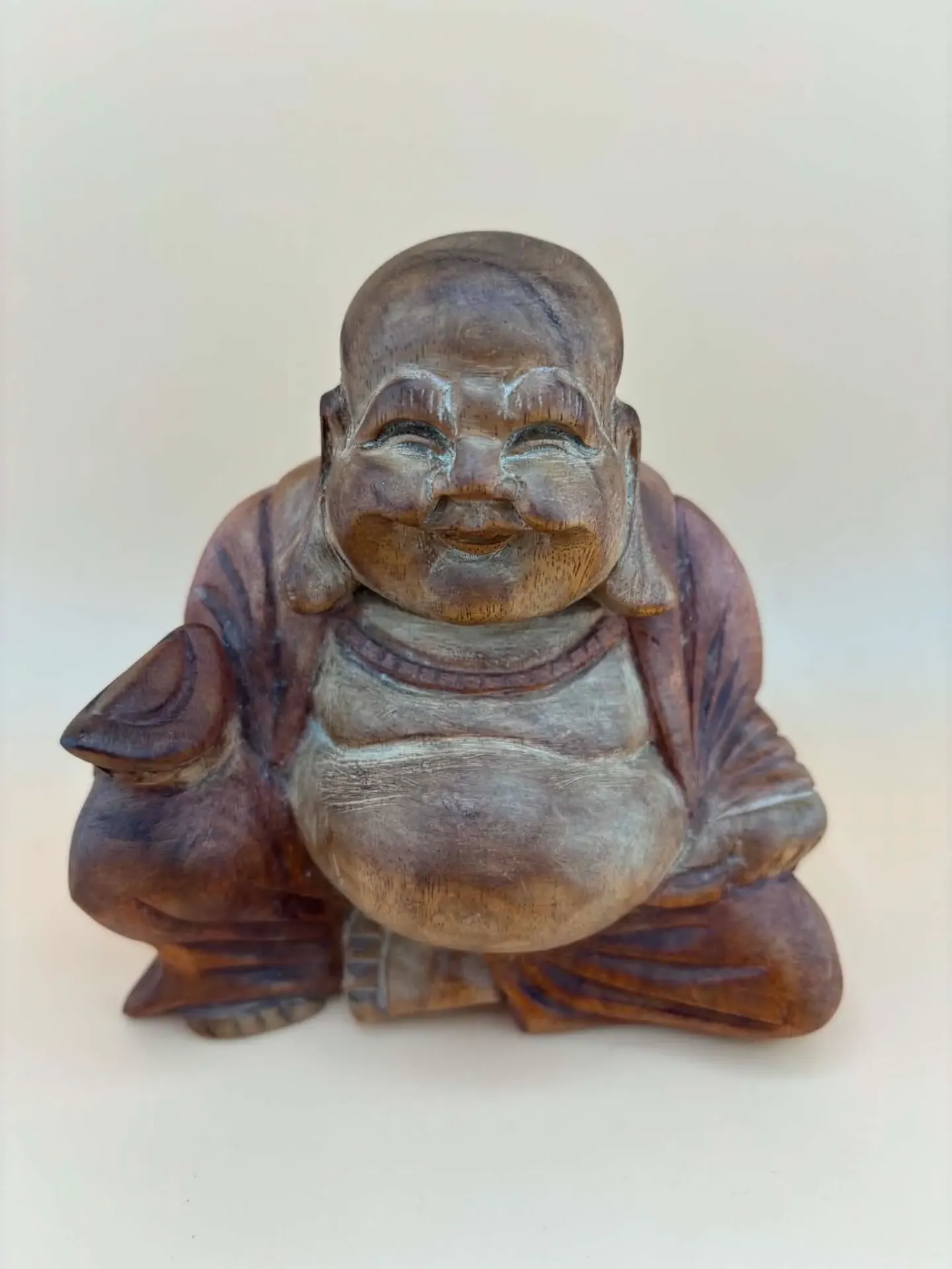 Bouddha rieur en bois de suar
