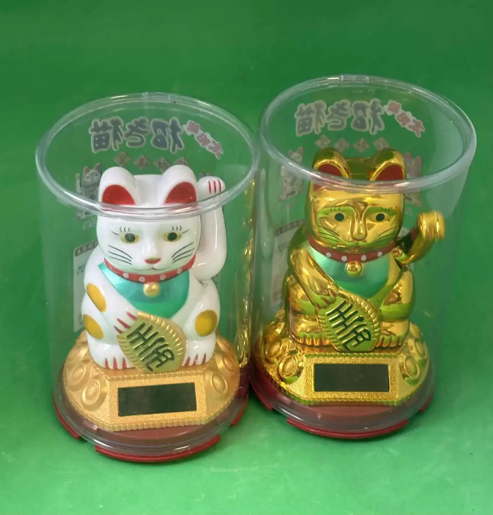 [CHA006] Chat Maneko avec cellule S