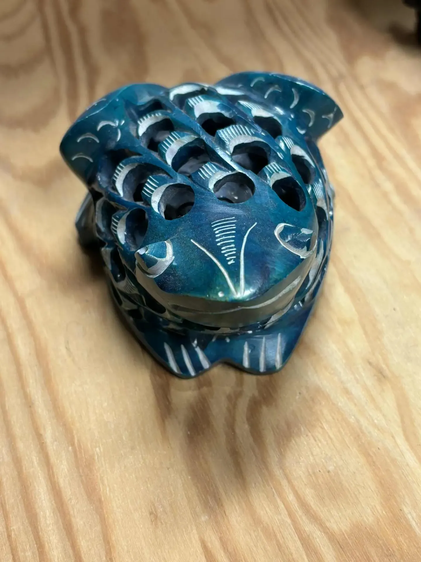 Crapaud en pierre de savon travaillé