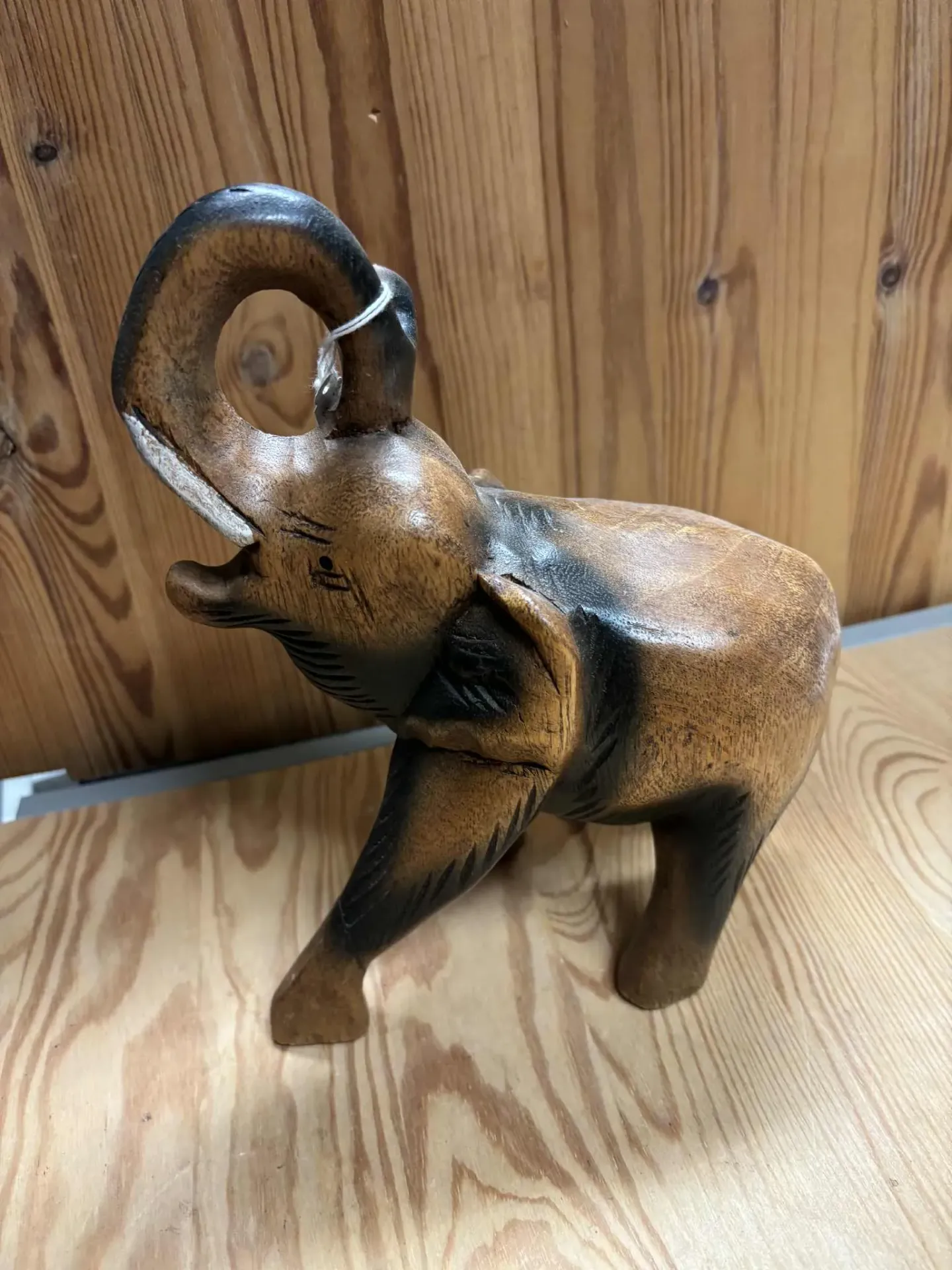 Eléphant en bois L