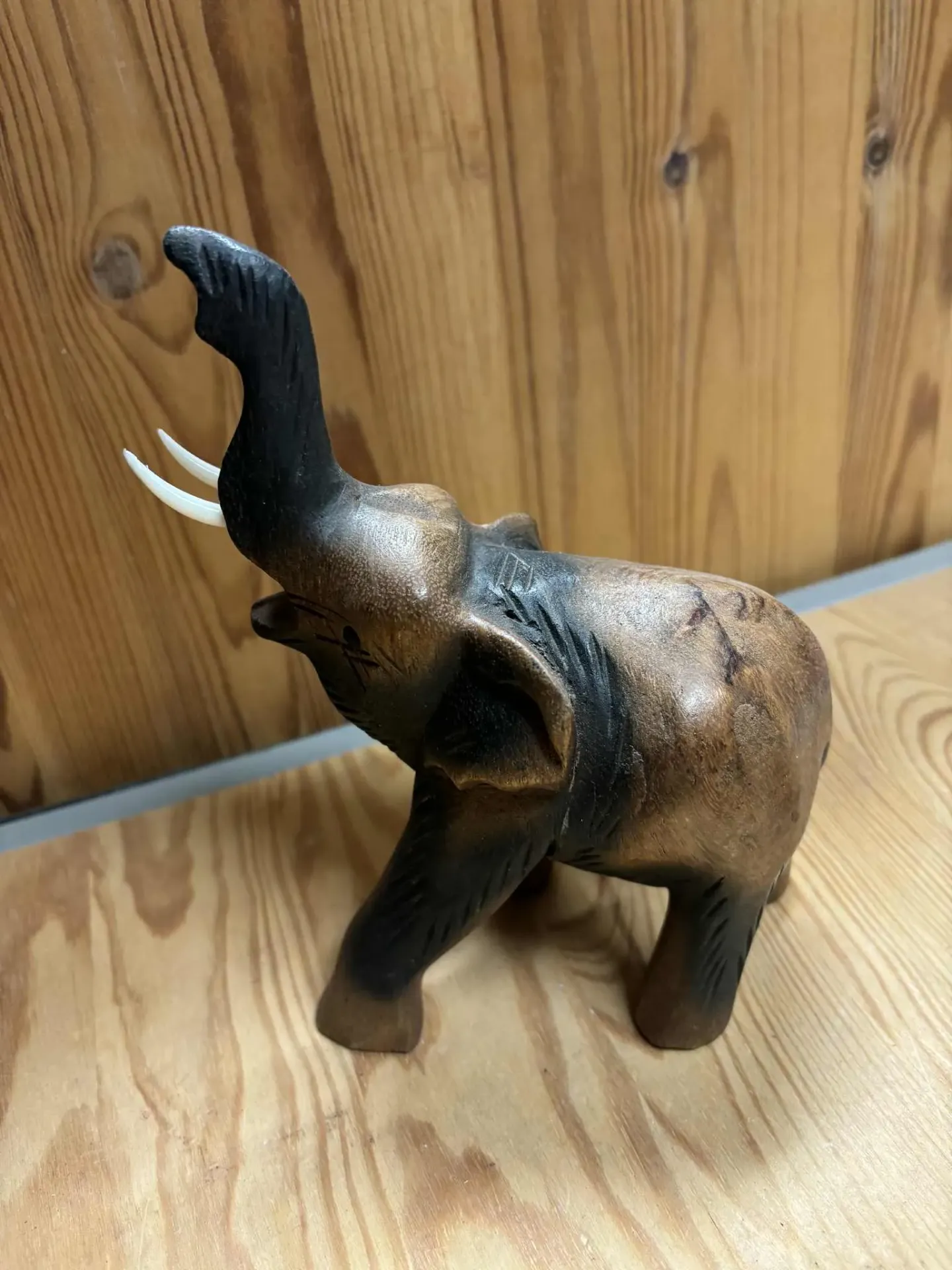 Eléphant en bois M