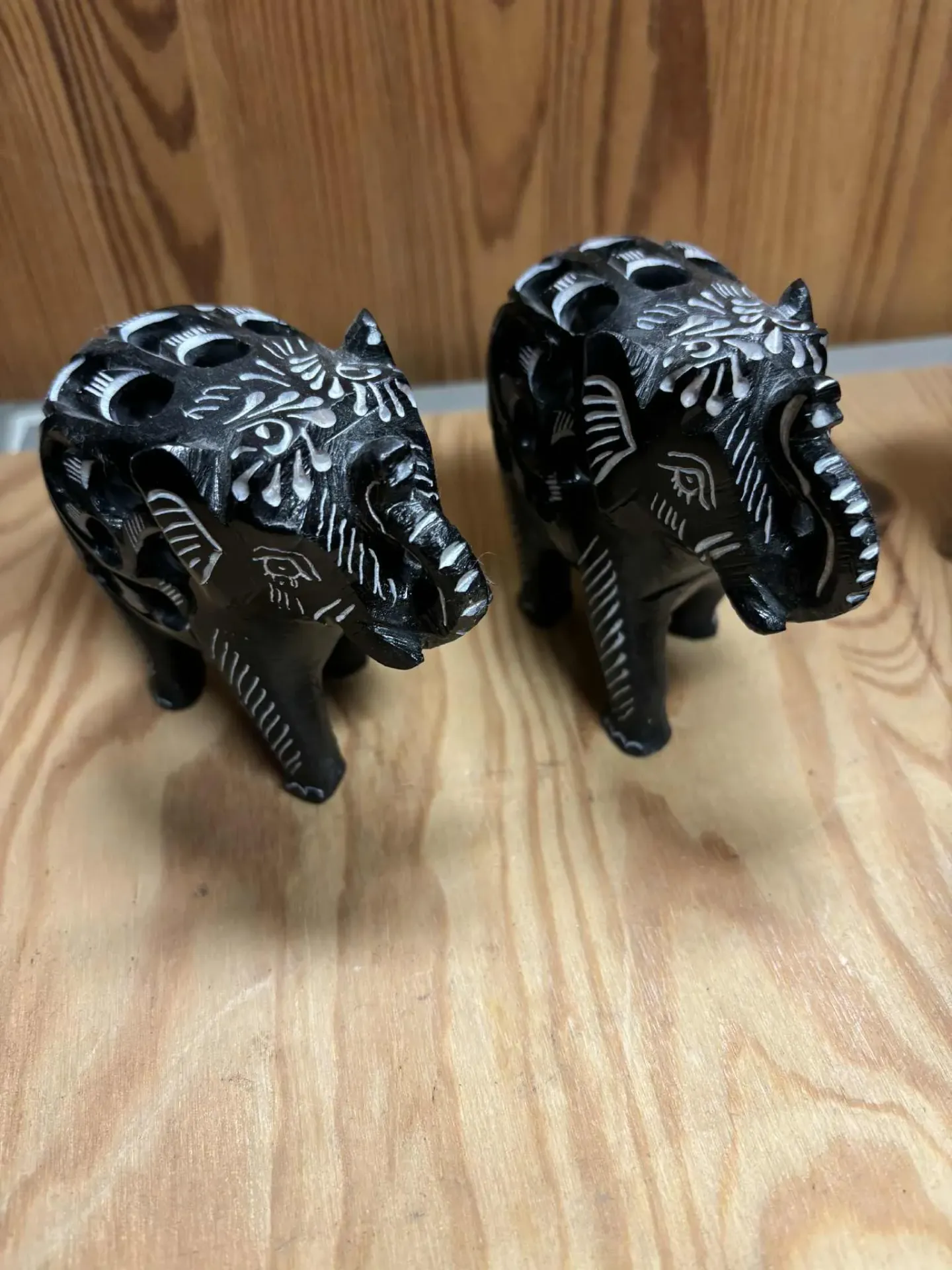 [ELE007] Eléphant en pierre de savon travaillée