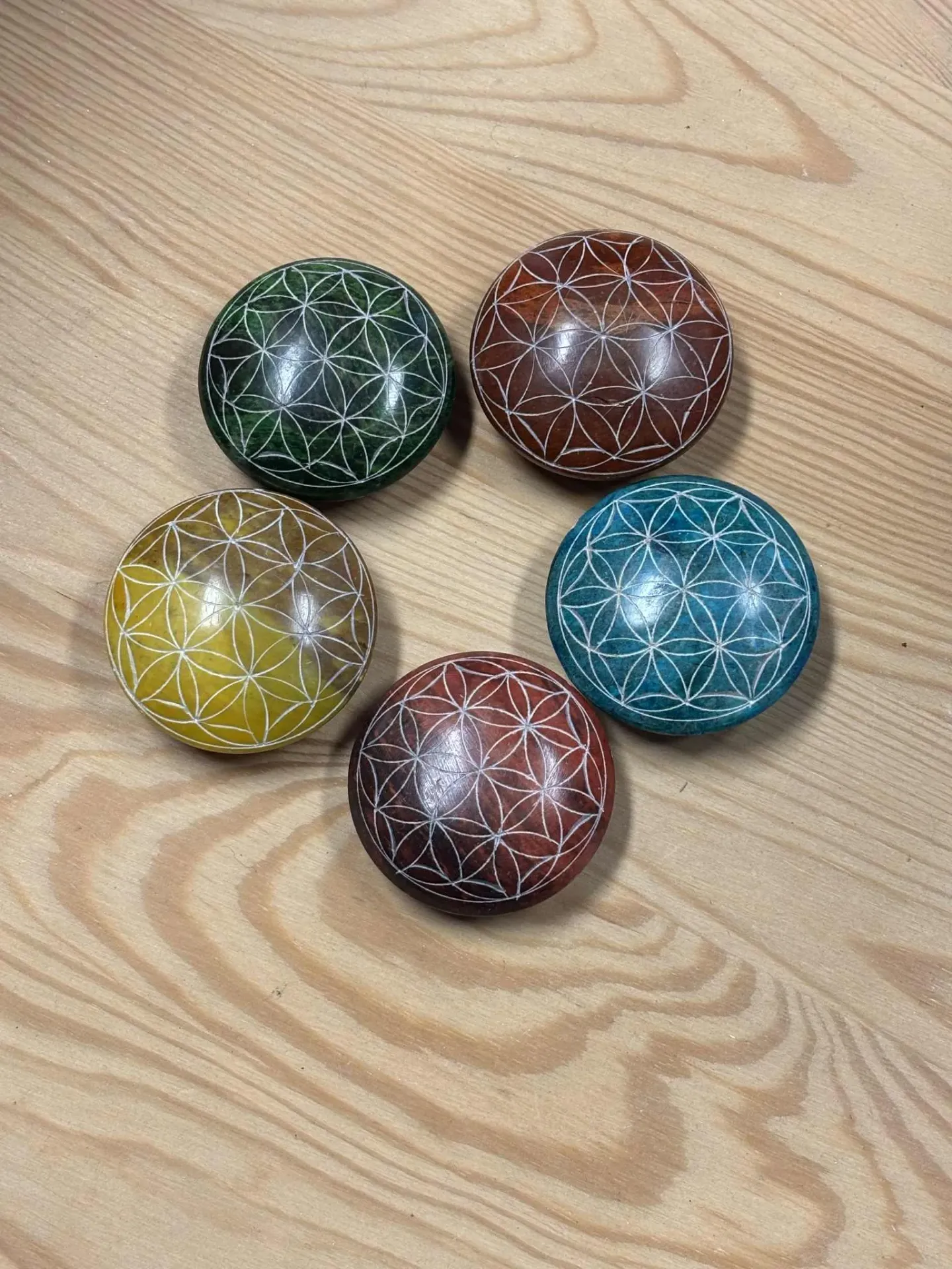 Galet fleur de vie en pierre de savon