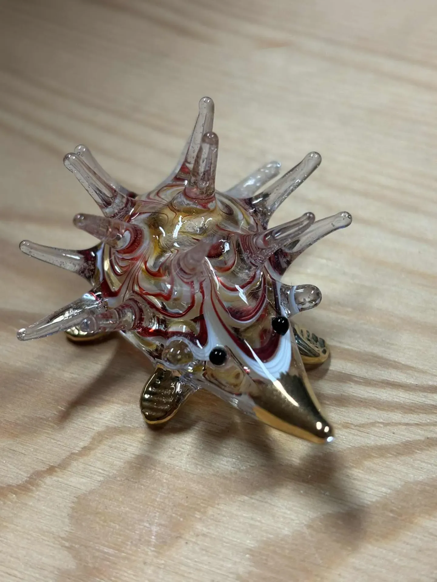 Hérisson en verre coloré