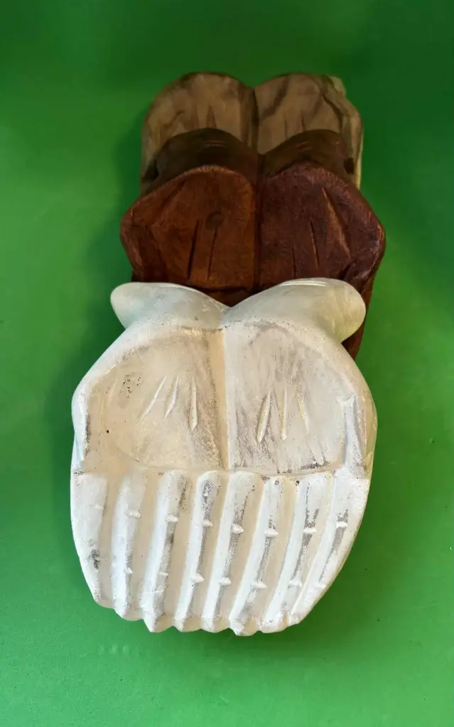 Mains de bouddha en bois