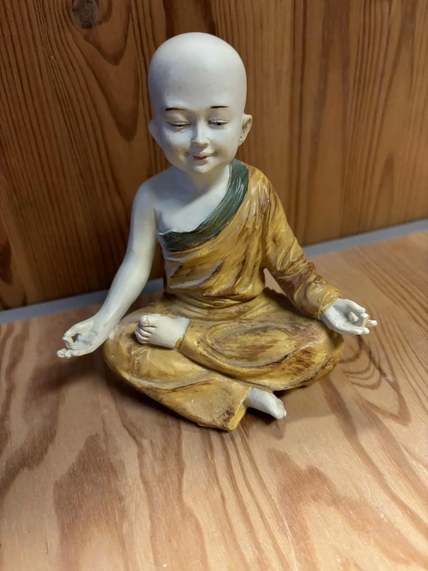 [MOI008] Moine en résine