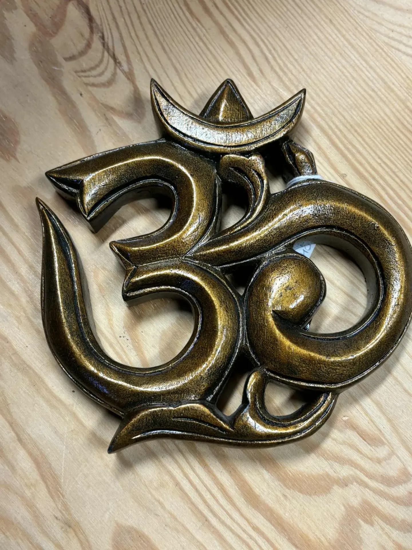 Ohm en résine doré