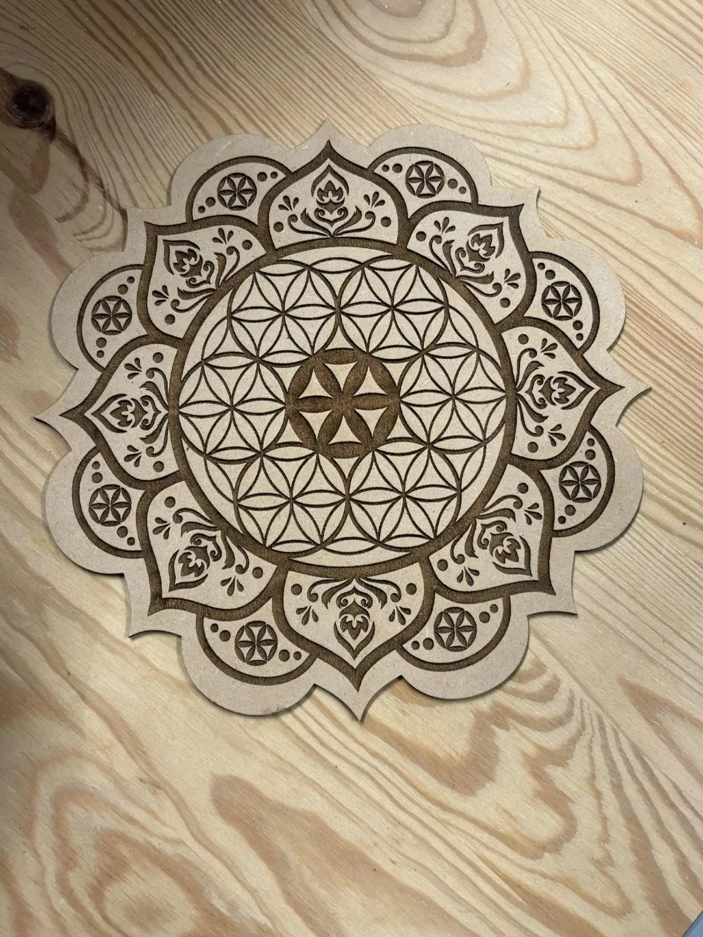 Plaque en bois fleur de vie Mandala