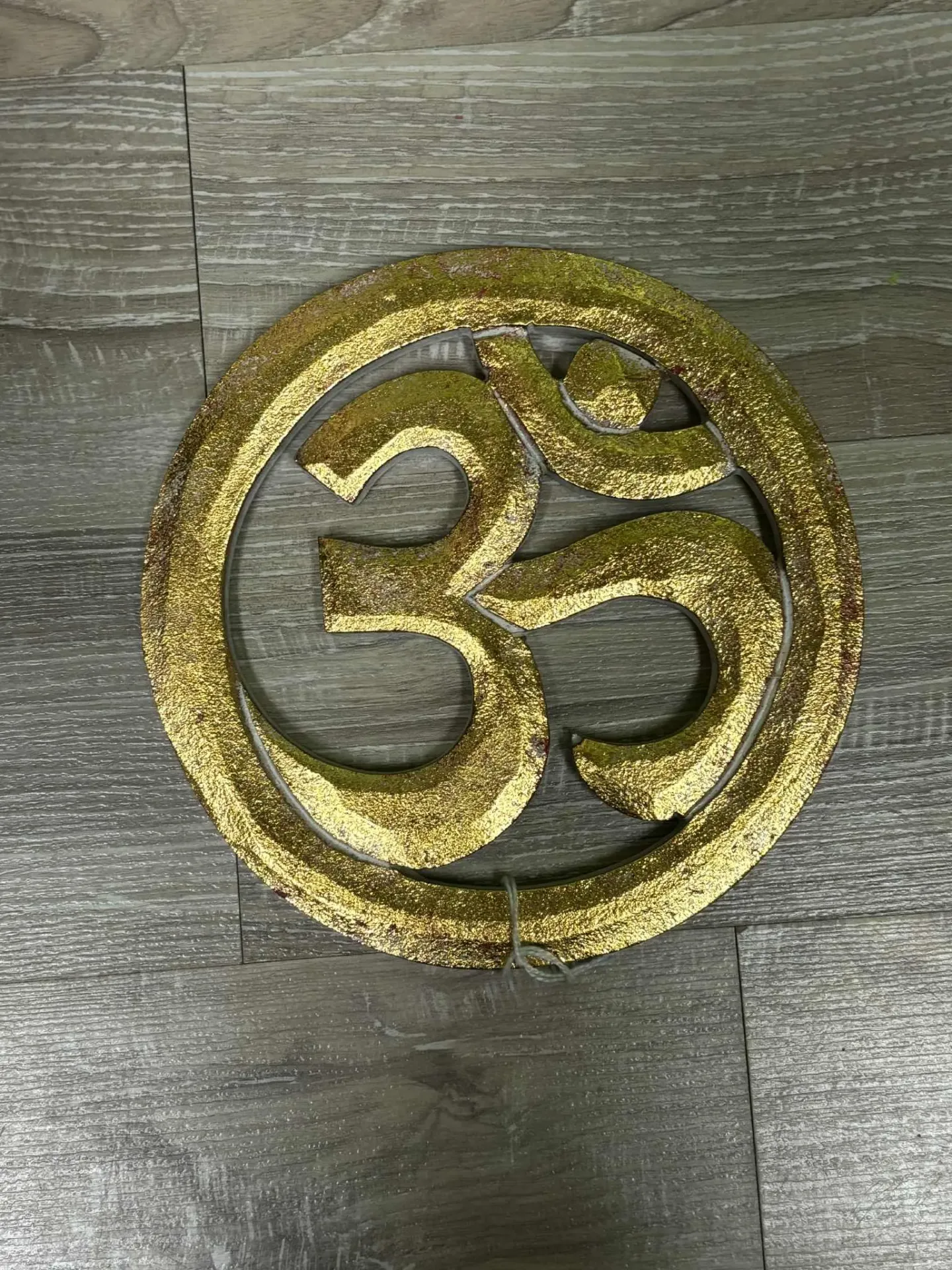 Panneau bois Om doré