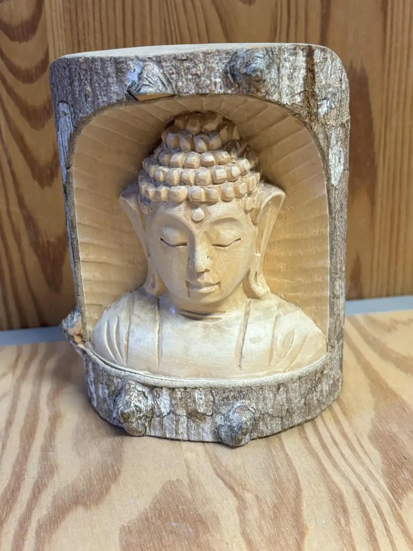 [PAN007] Bouddha Gautama sculpté dans un arbre