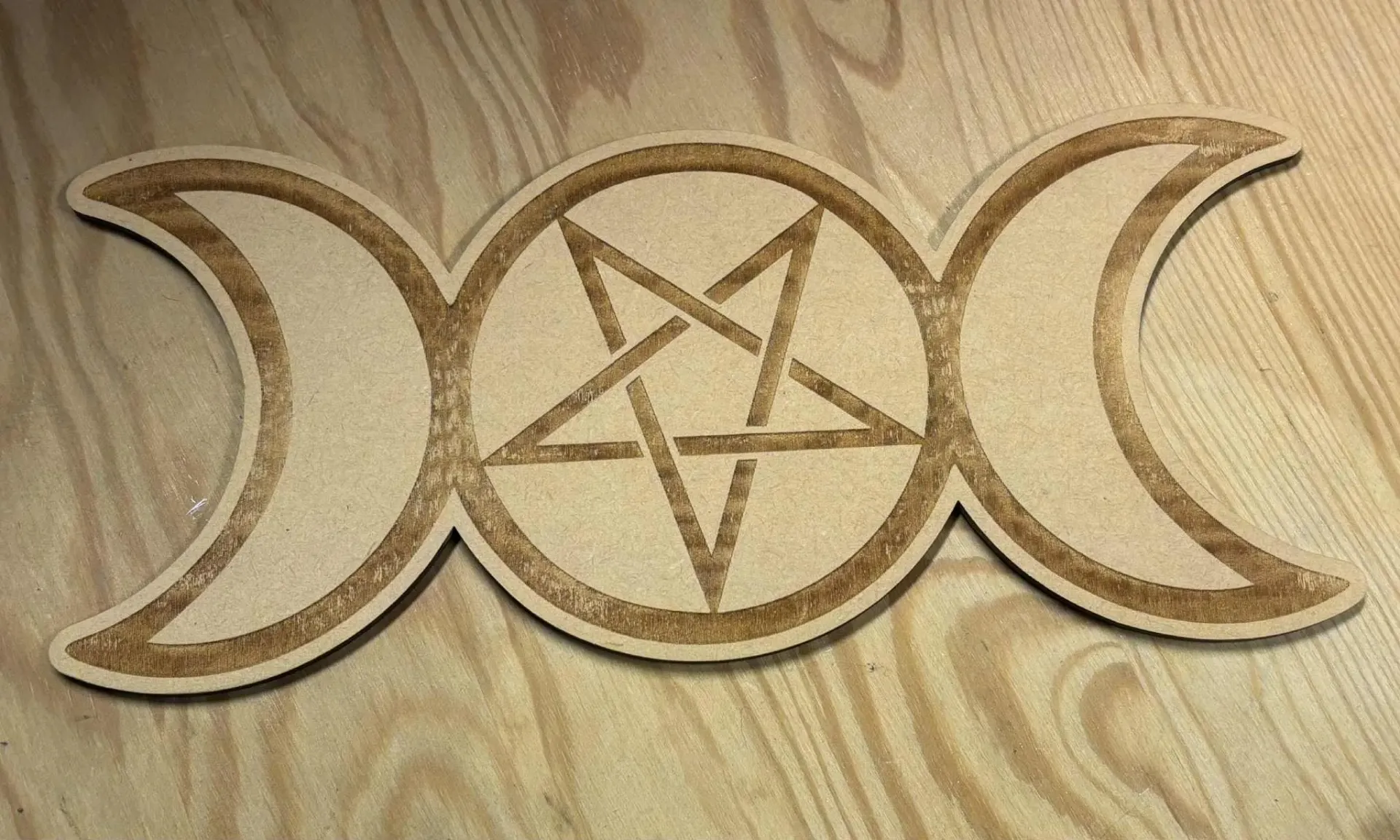 Plaque en bois Triple lune & pentacle
