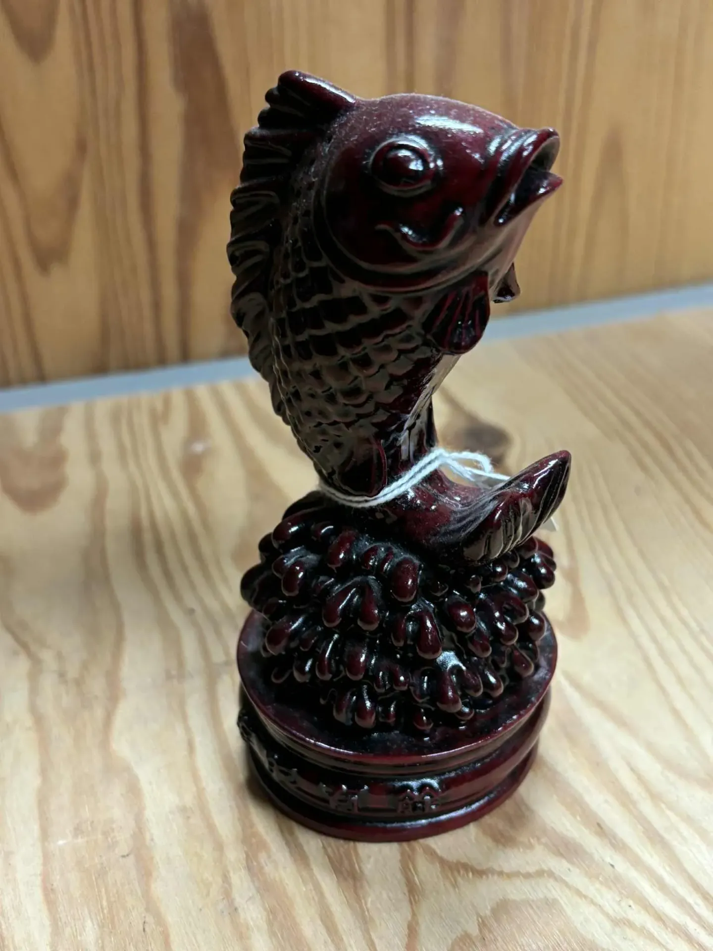 [POI007] Poisson en résine rouge