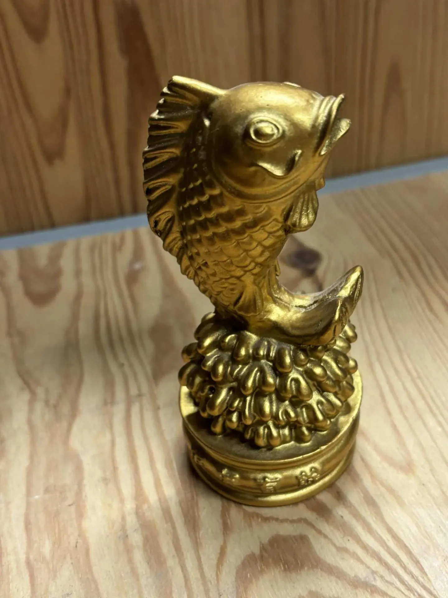 Poisson en résinée dorée