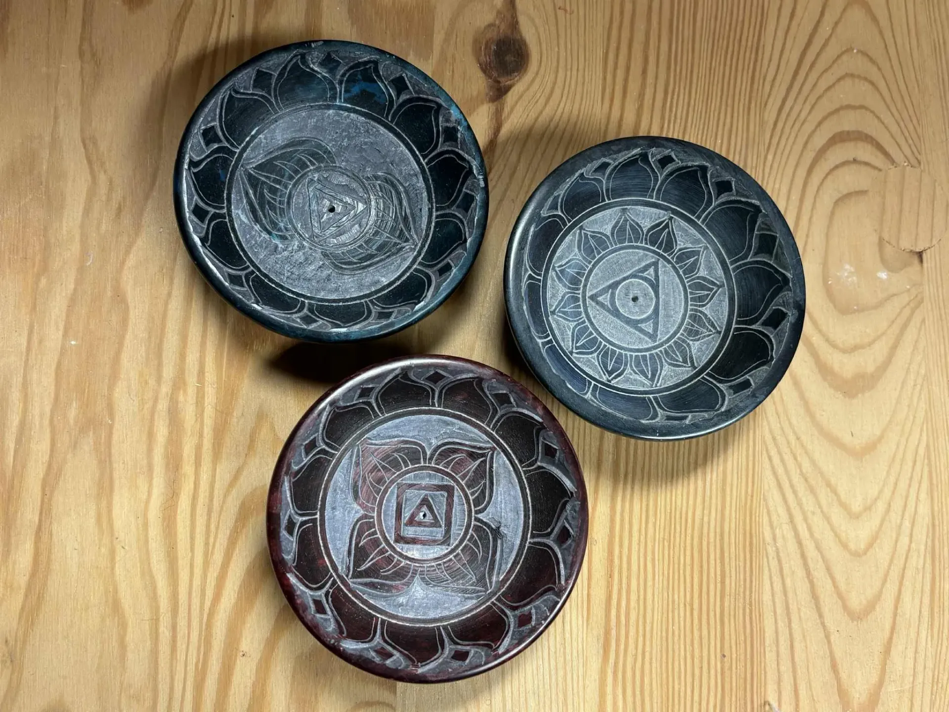 Porte encens en pierre de savon chakras