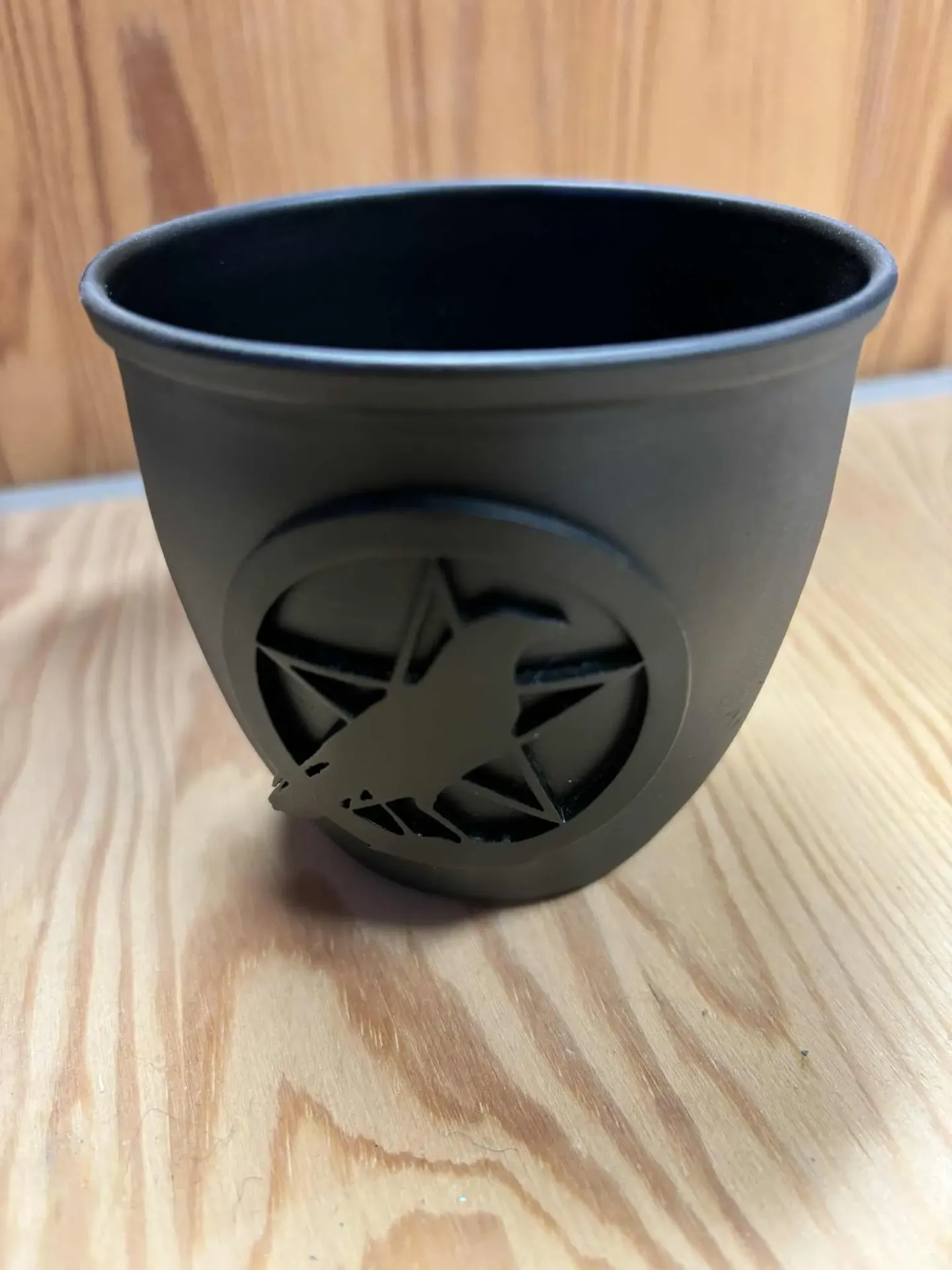 Pot pour fumigation en métal