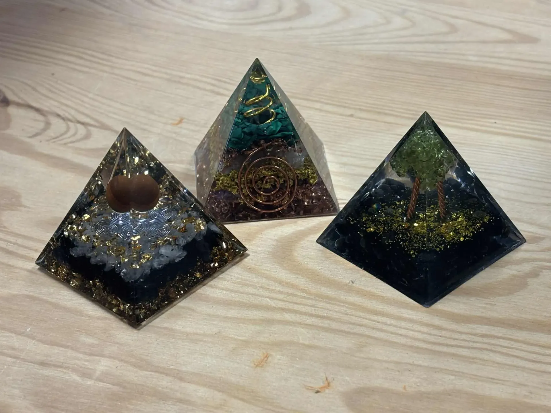 Pyramide d'orgonite M