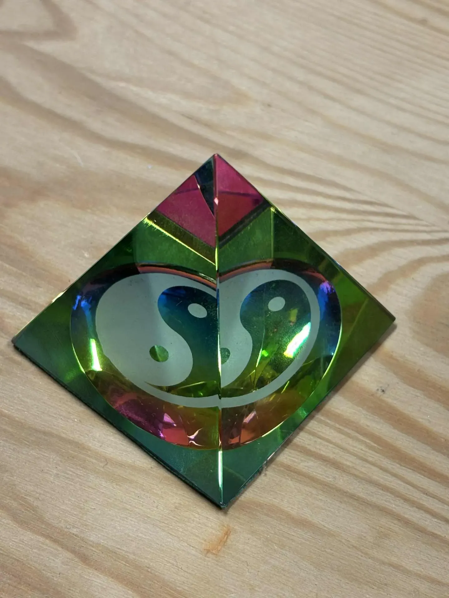 Pyramide verre yin & yang M