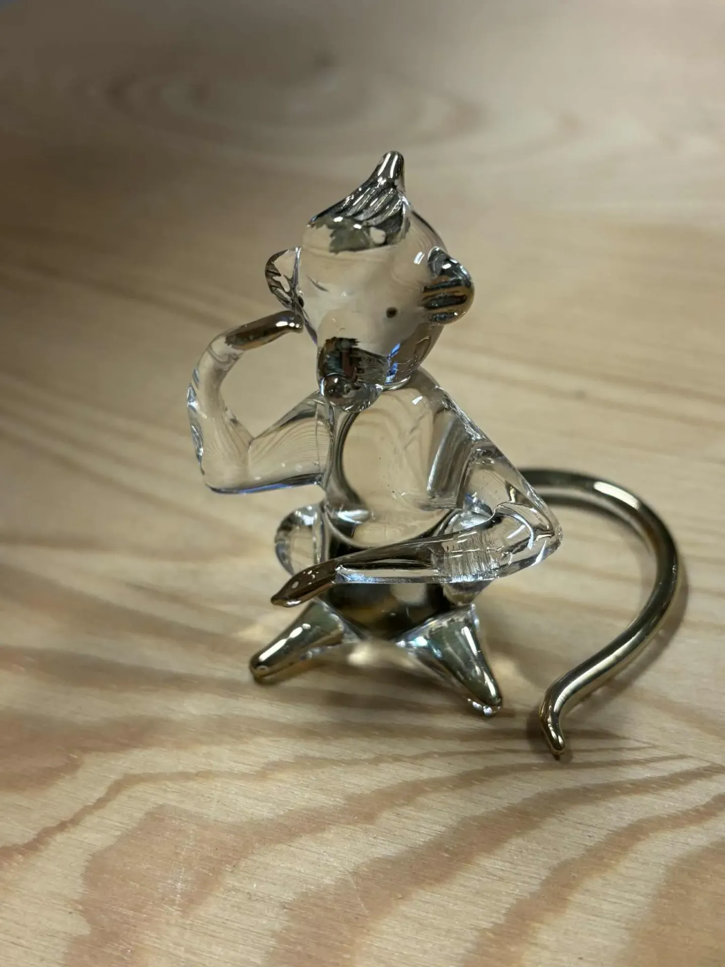 [SIN005] Singe en verre