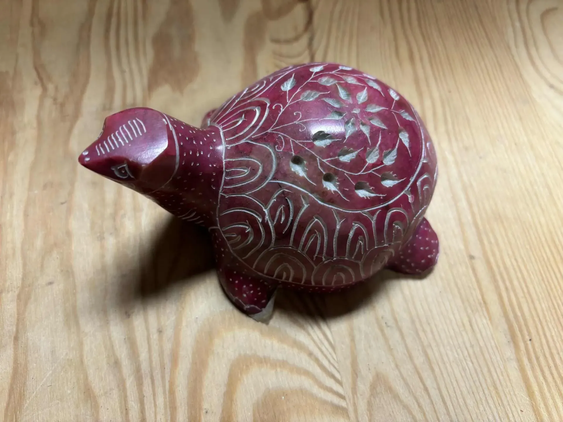 [TORT018] Tortue pierre de savon colorée