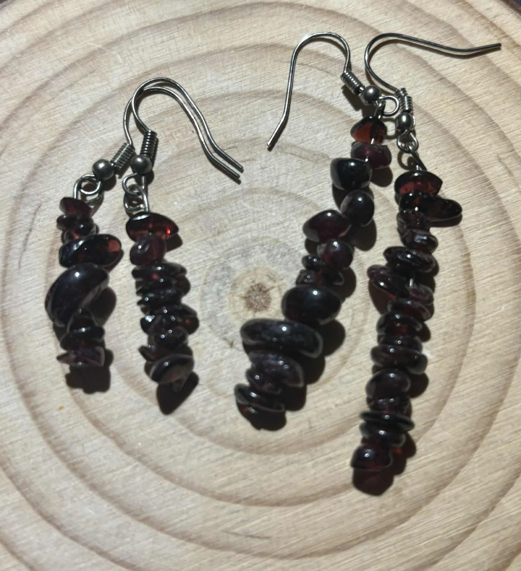 Boucle d'oreille baroque Grenat