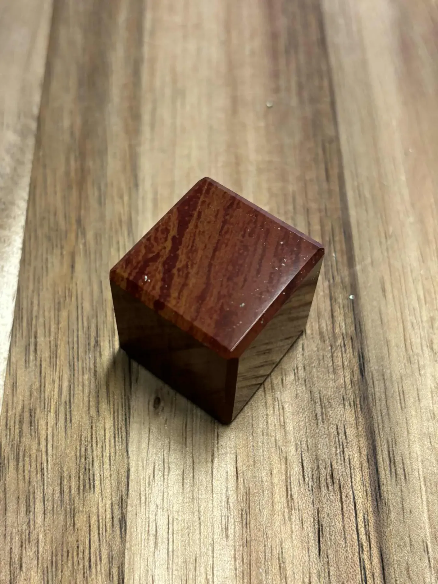 Jaspe rouge cube