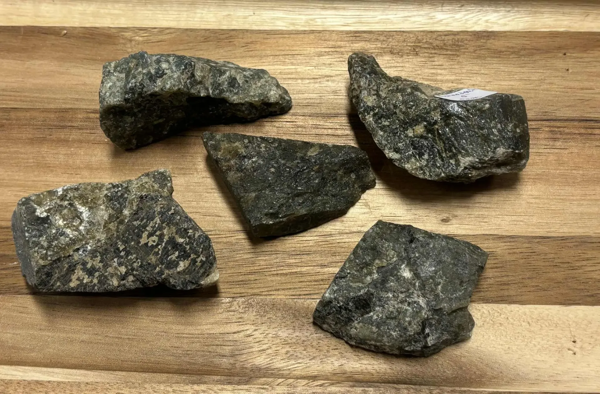 Labradorite brute