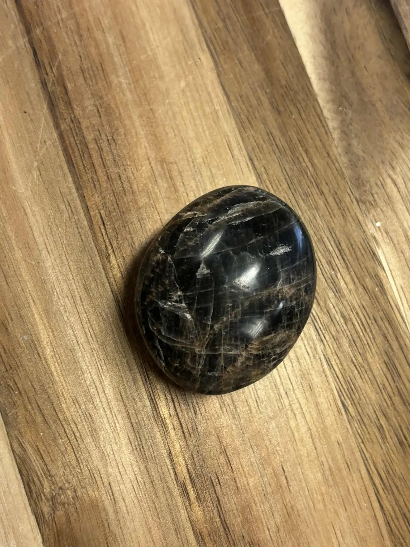 Pierre de lune noire galet