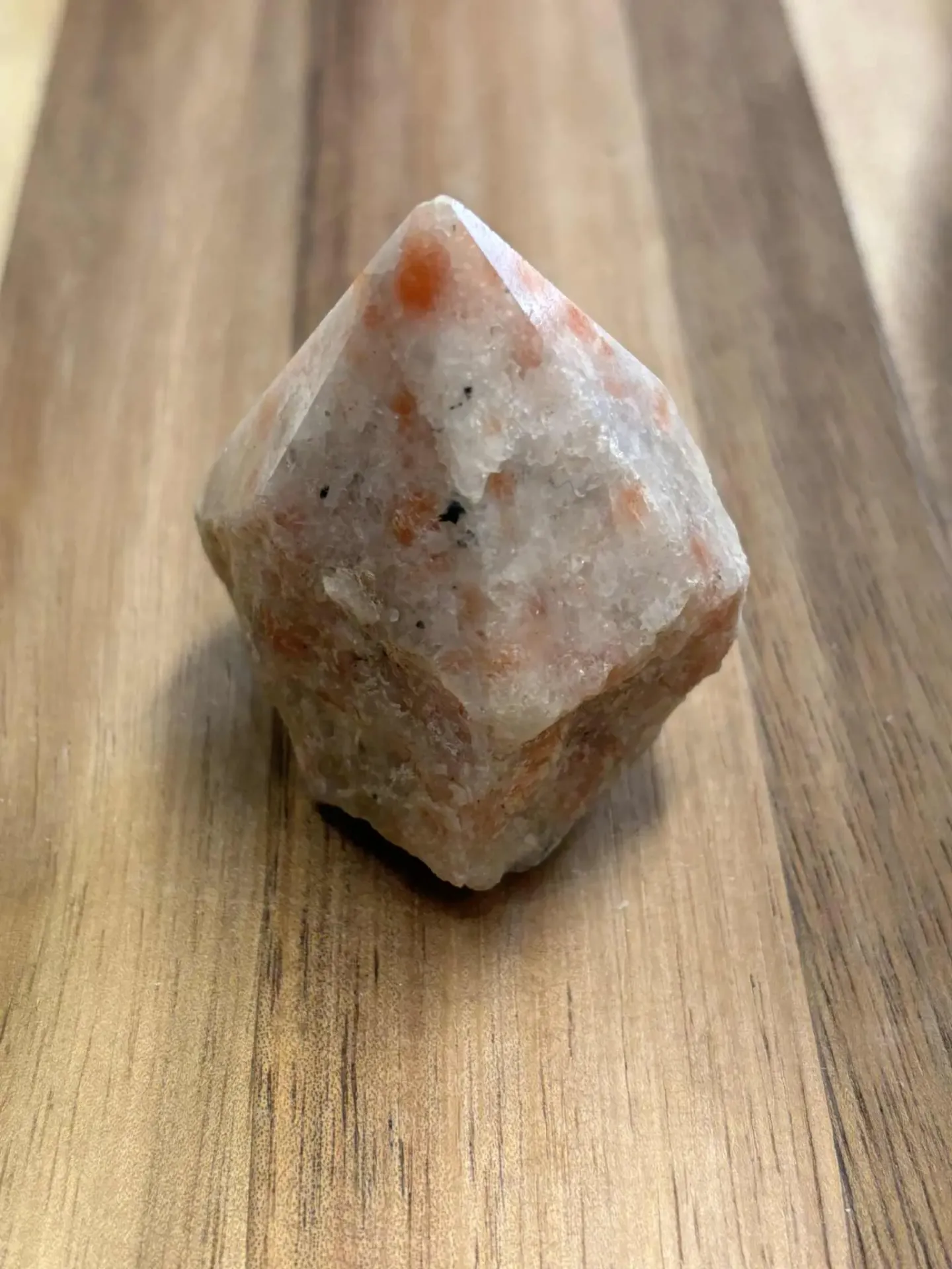 Pierre de soleil pointe brute