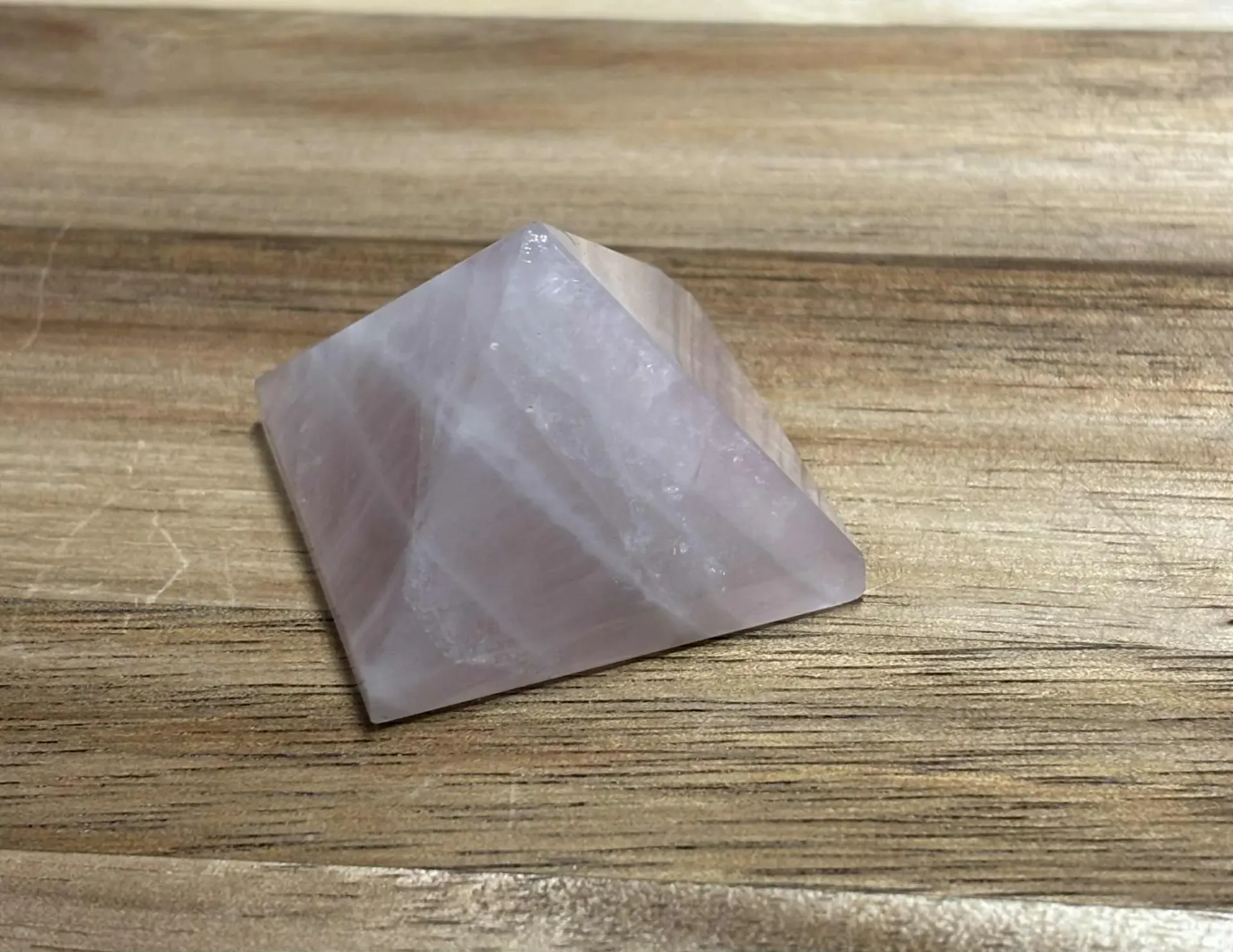Quartz rose pyramide