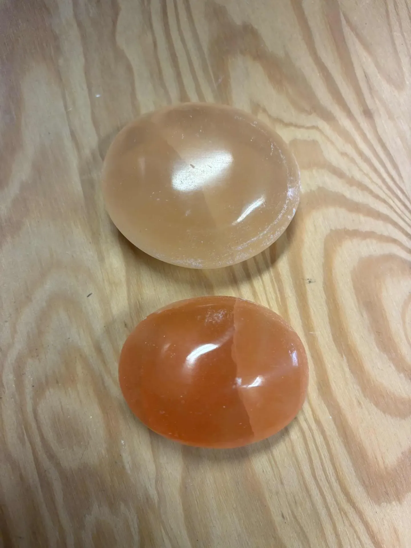 Sélénite orange galet