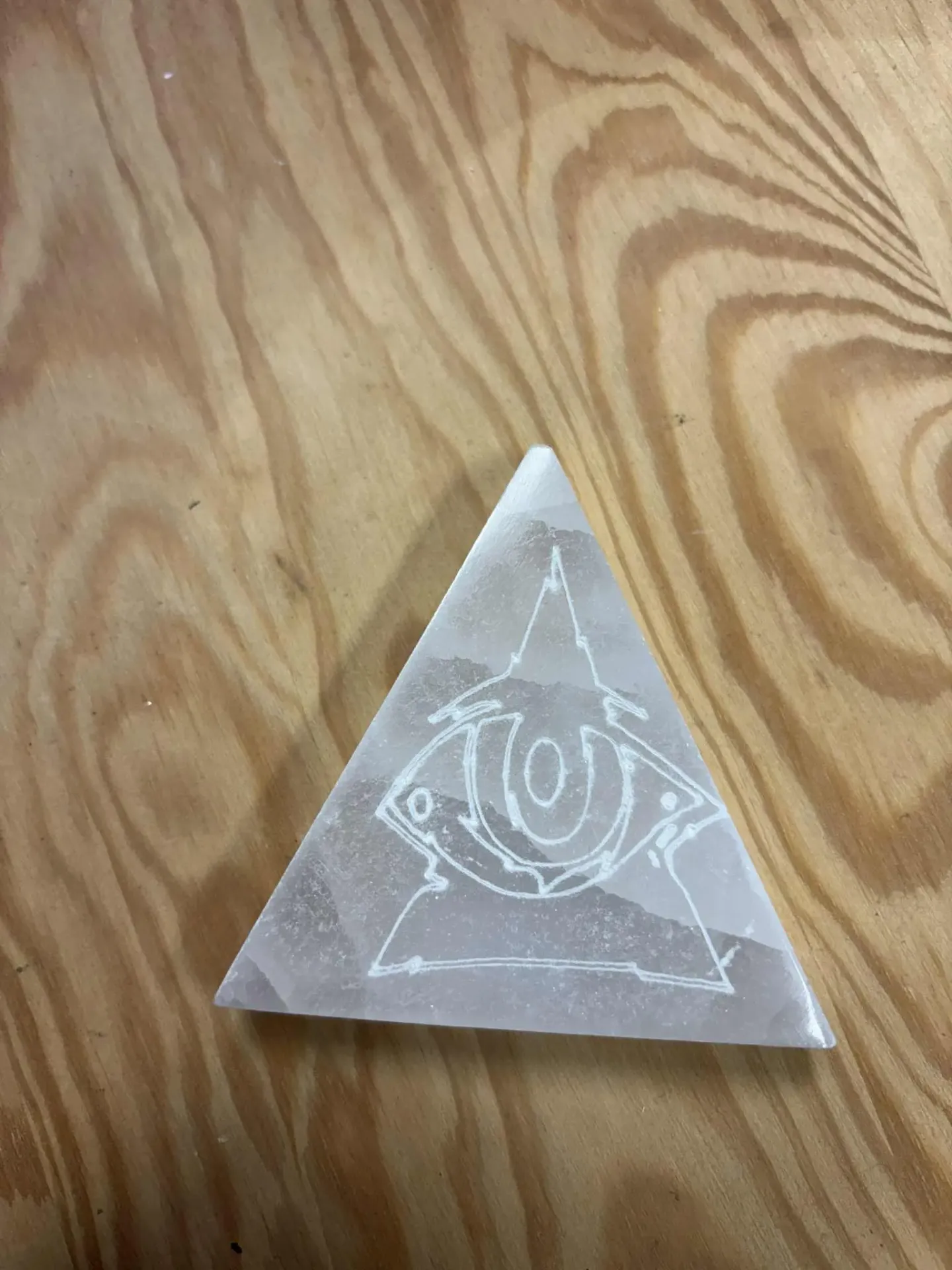 [MIN00776] Sélénite gravée triangle