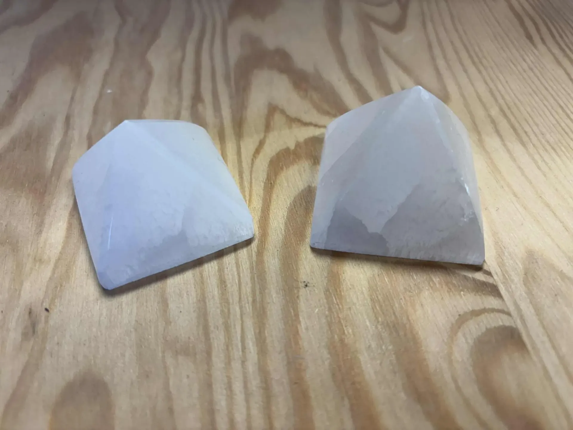 Sélénite pyramide