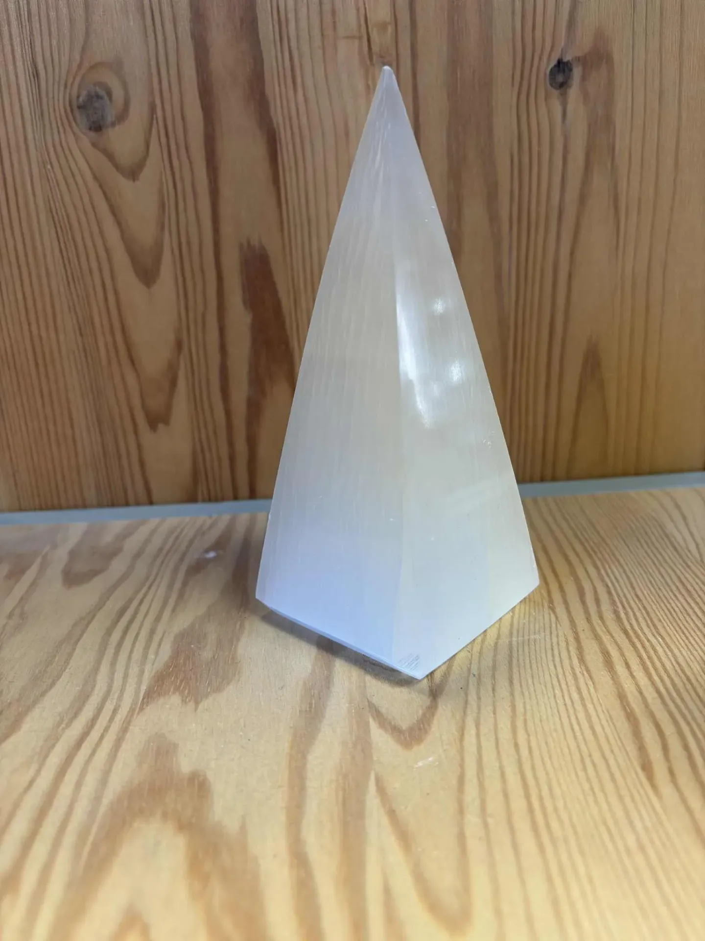 Sélénite pyramide haute