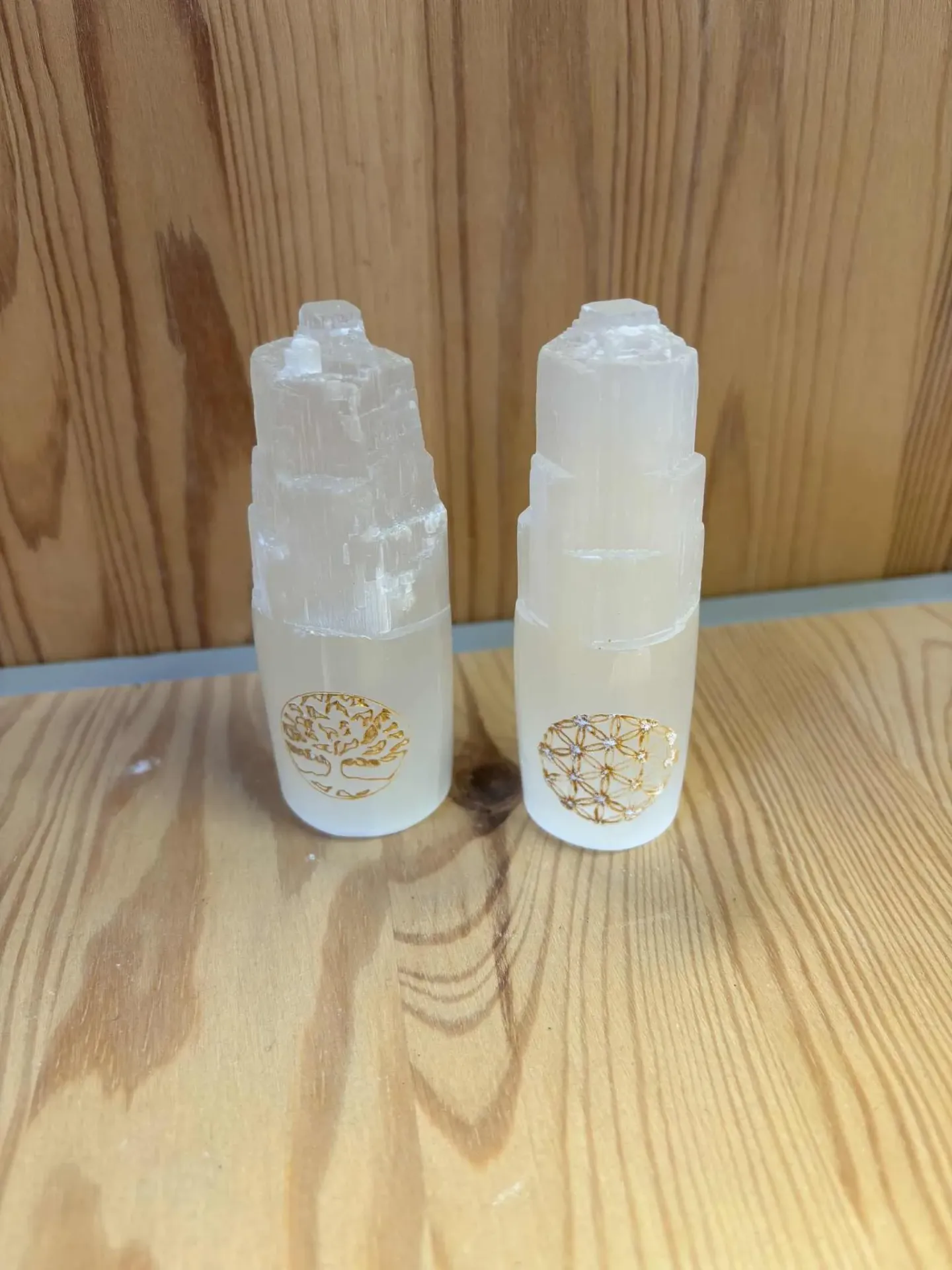 [MIN00796] Sélénite tour gravée