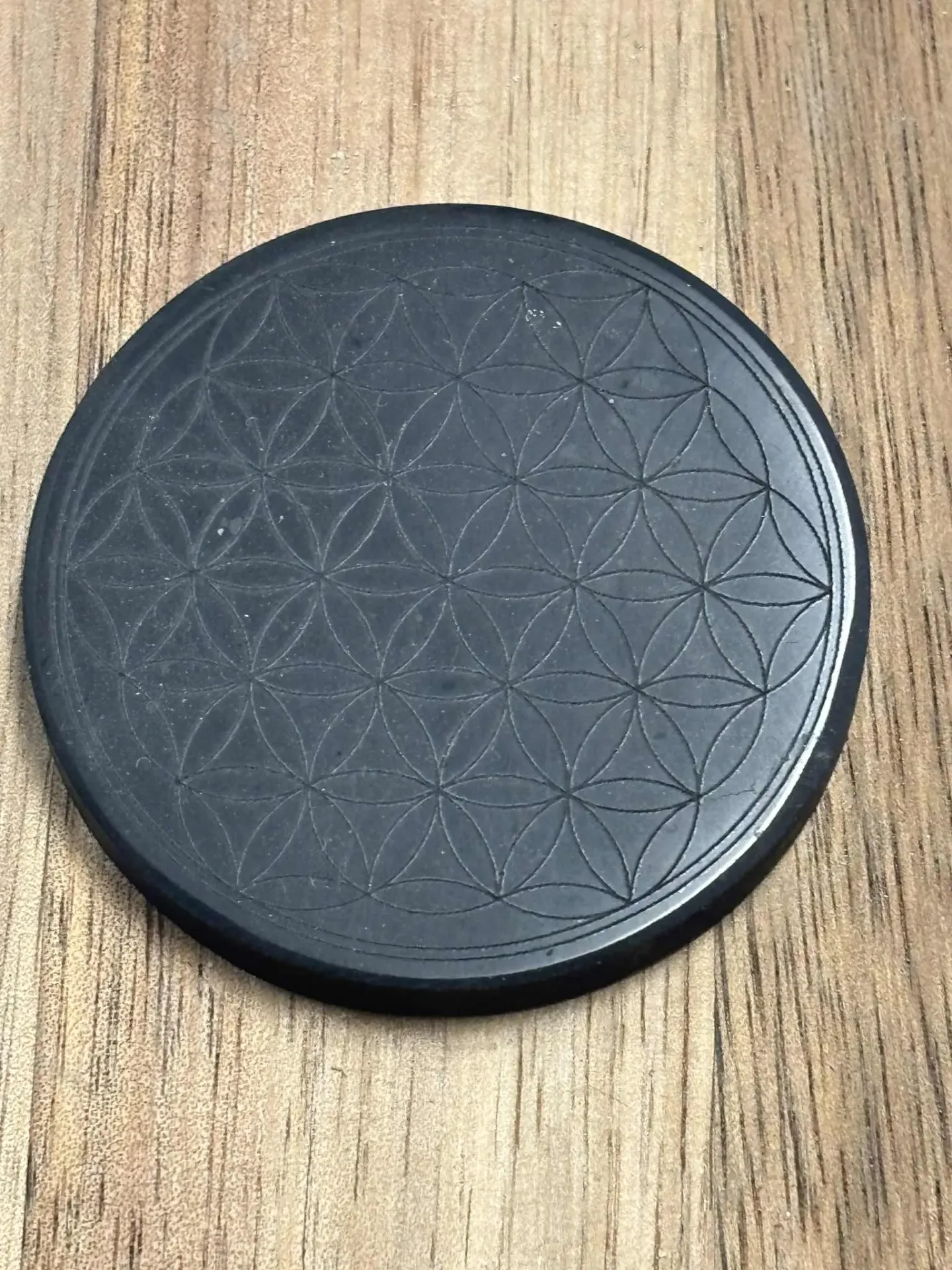 [MIN00822] Shungite plaque avec Fleur de vie