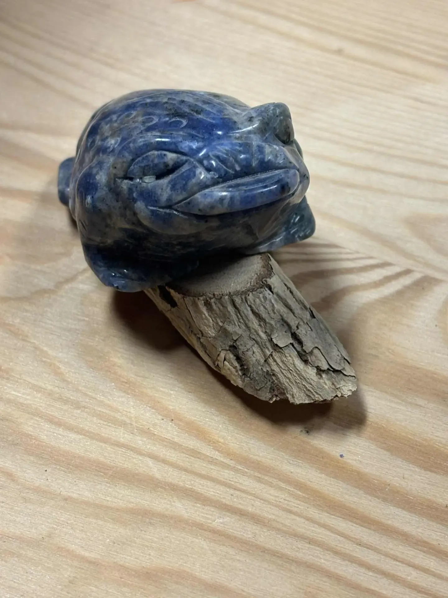 [MIN00832] Sodalite crapaud à 3 pattes