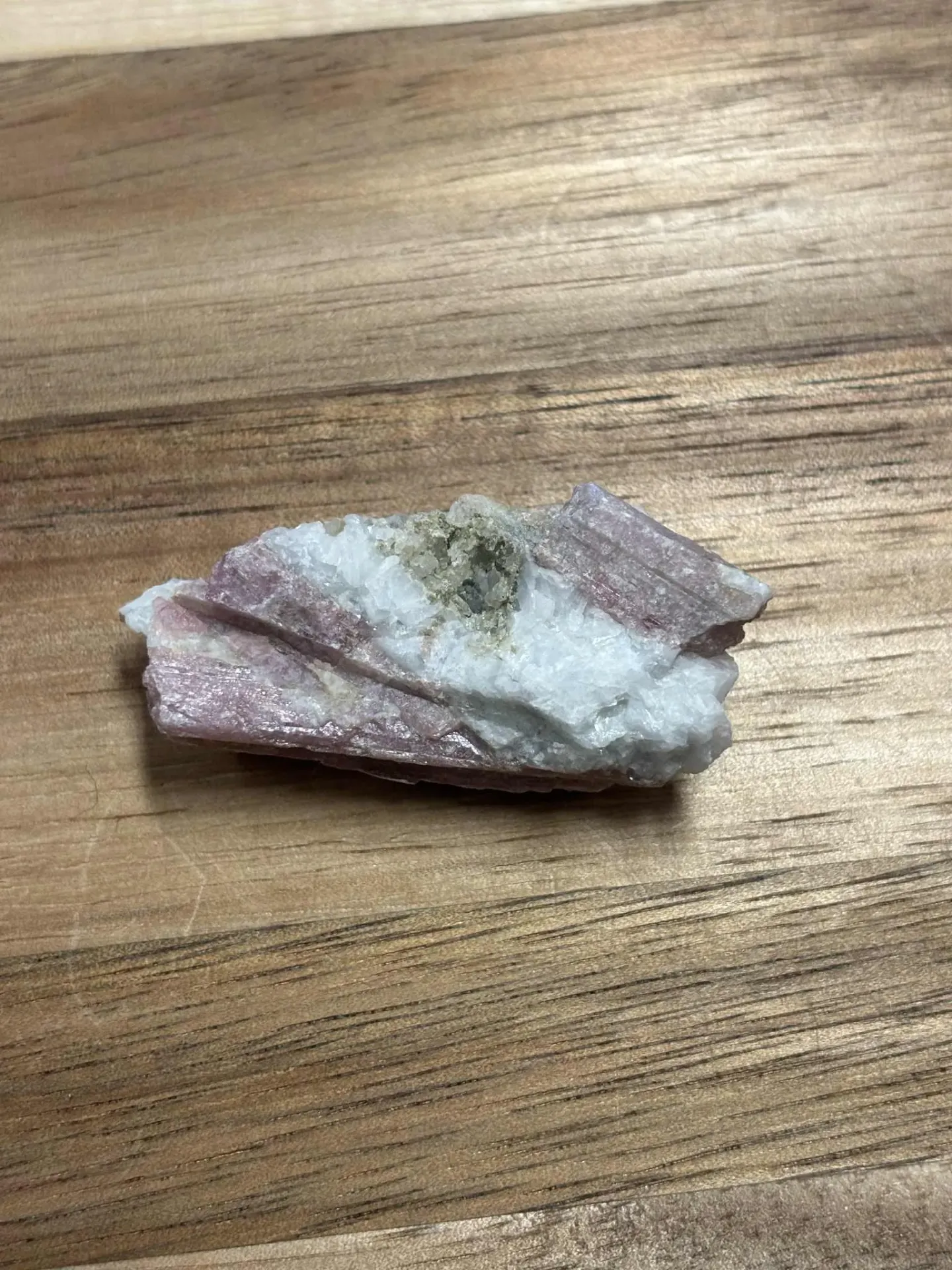 [MIN00880] Tourmaline rose brute