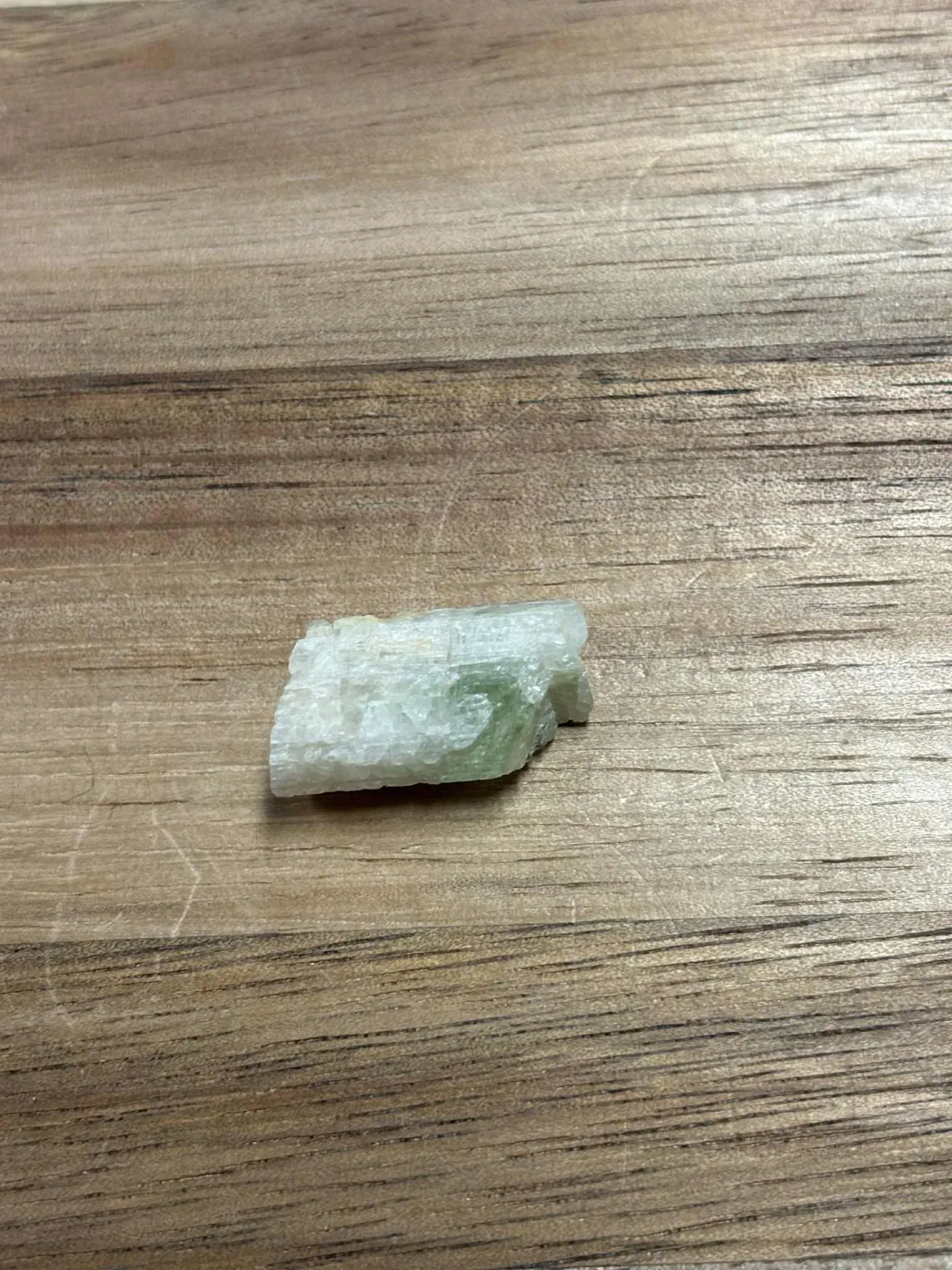 Tourmaline verte brute