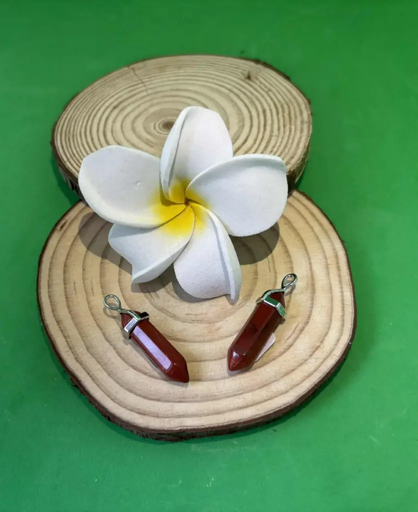 Pendentif Jaspe rouge pointe