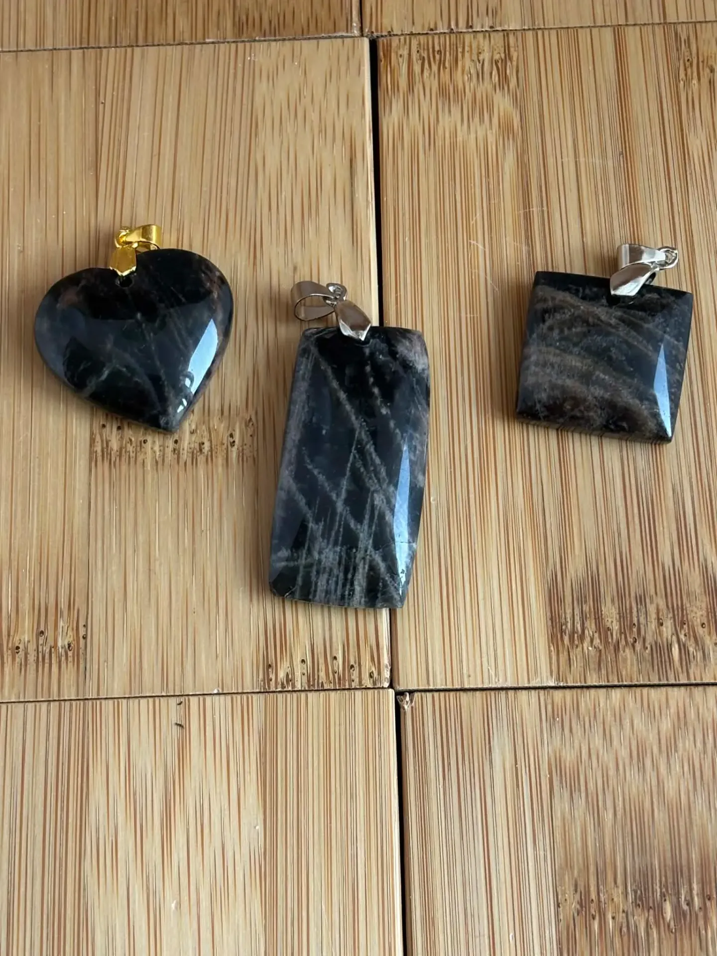 Pendentif Pierre de lune noire