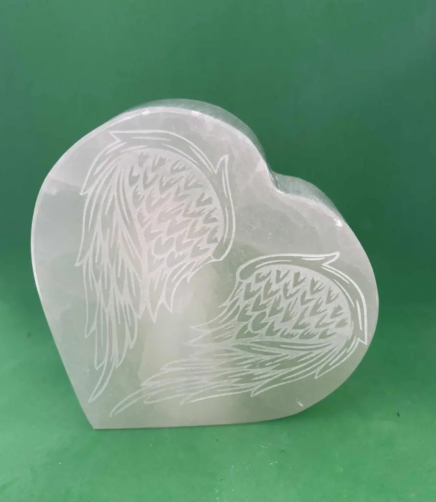 Lampe en sélénite cœur gravé