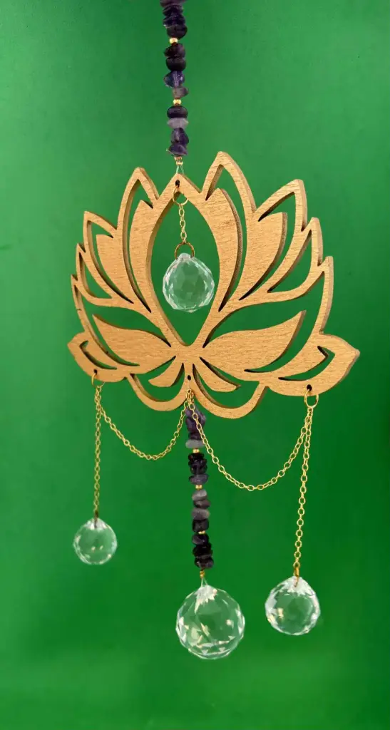 Mobile lotus et cristaux