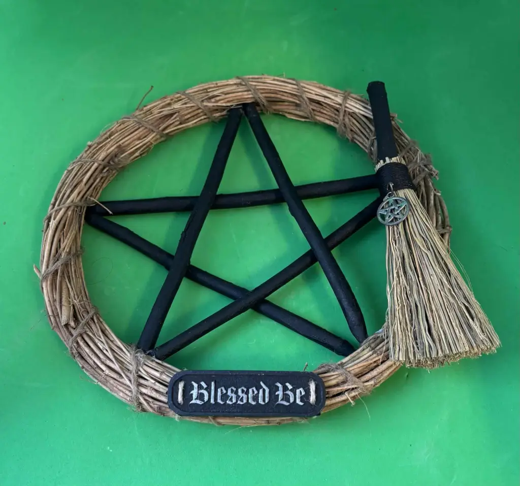 Pentacle protection avec balai