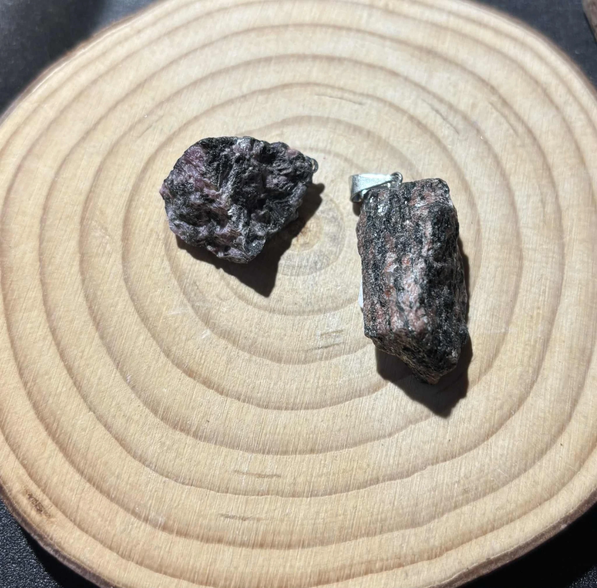 Pendentif Rhodonite brute