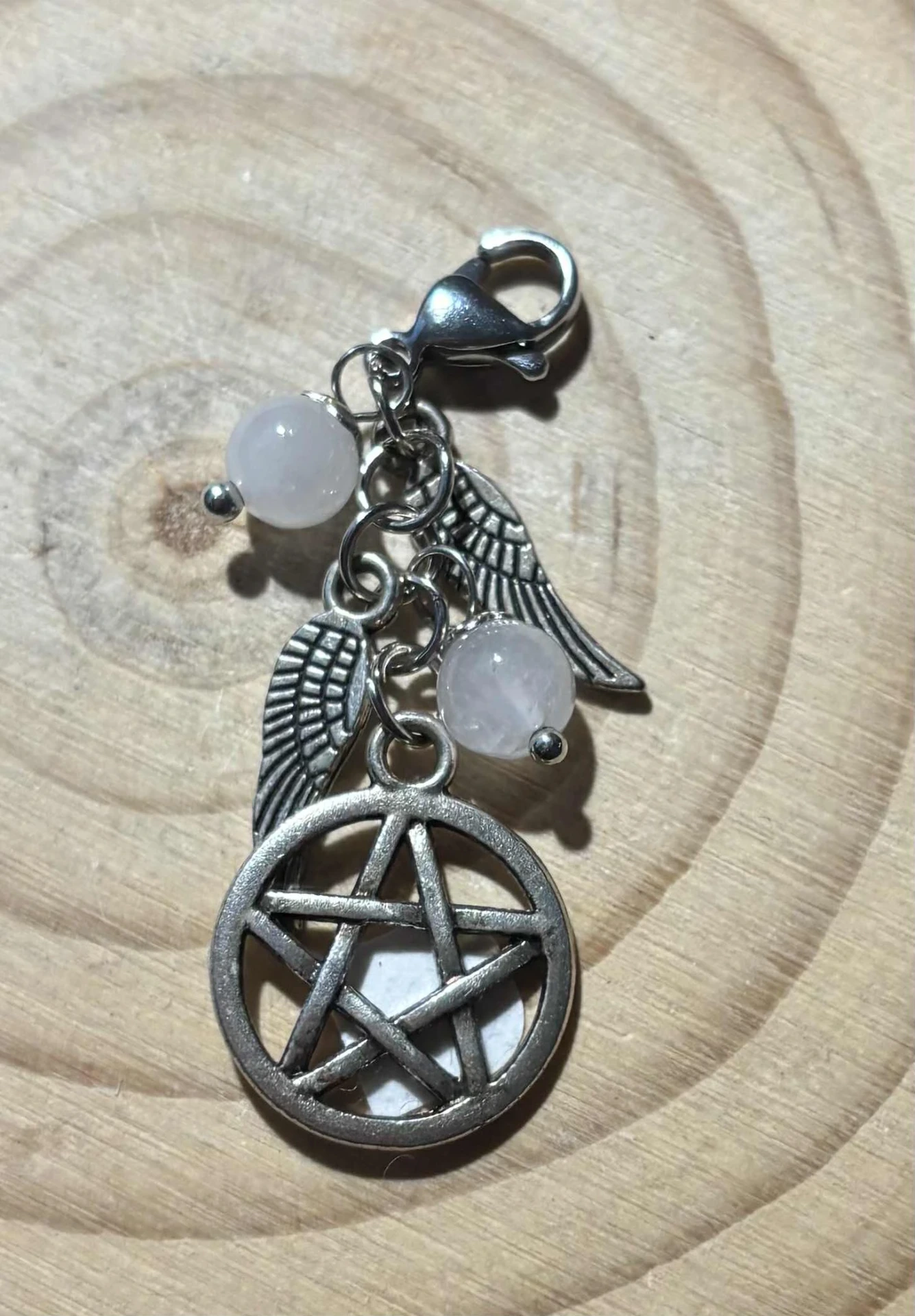 Pendentif Quartz rose ailes, pentacle