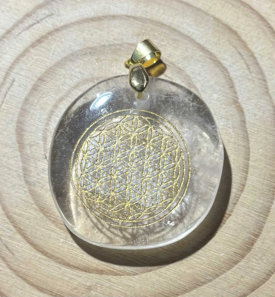Pendentif Cristal de roche fleur de vie
